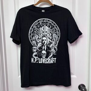 Black H.P. Lovecraft Graphic Tee | Gildan M